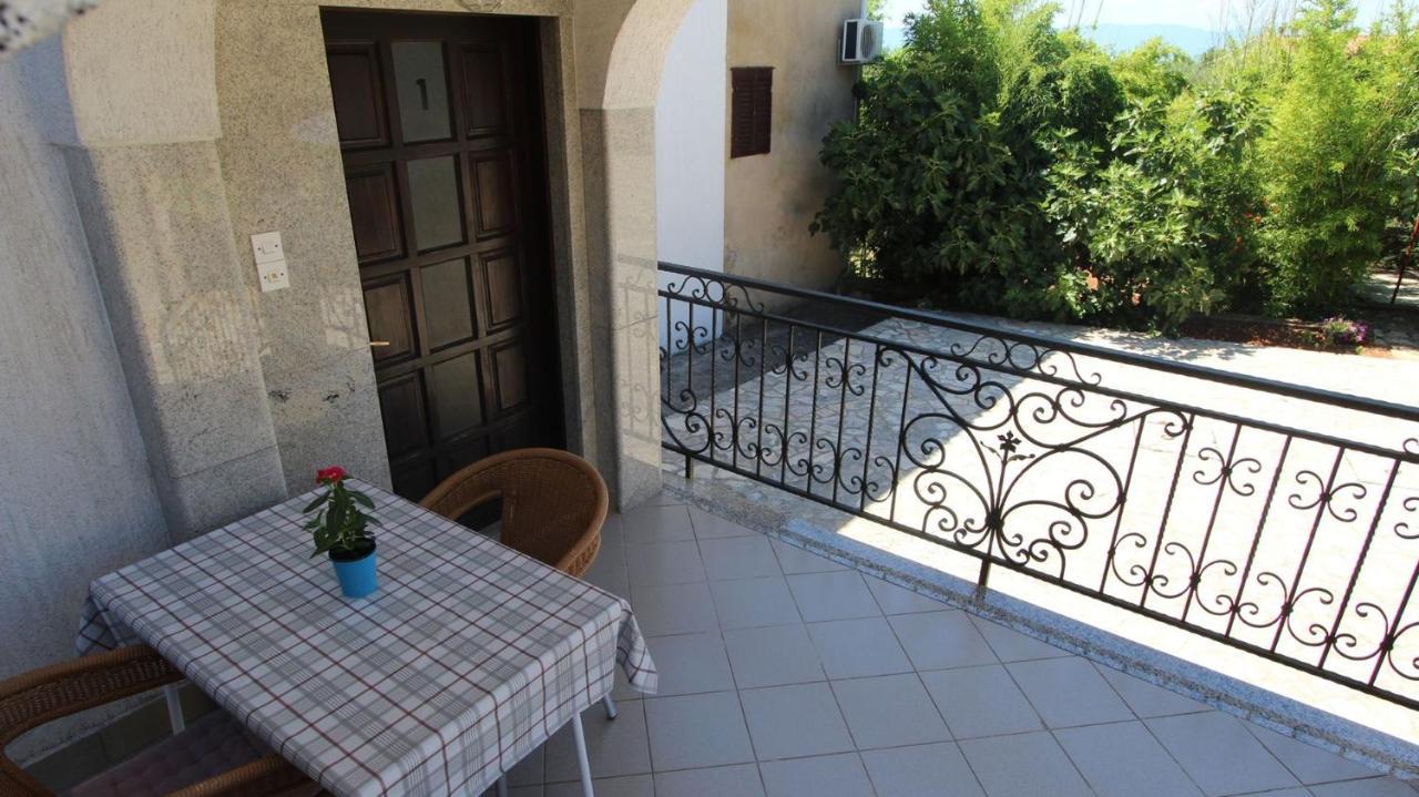Apartments Eva Малинска Экстерьер фото