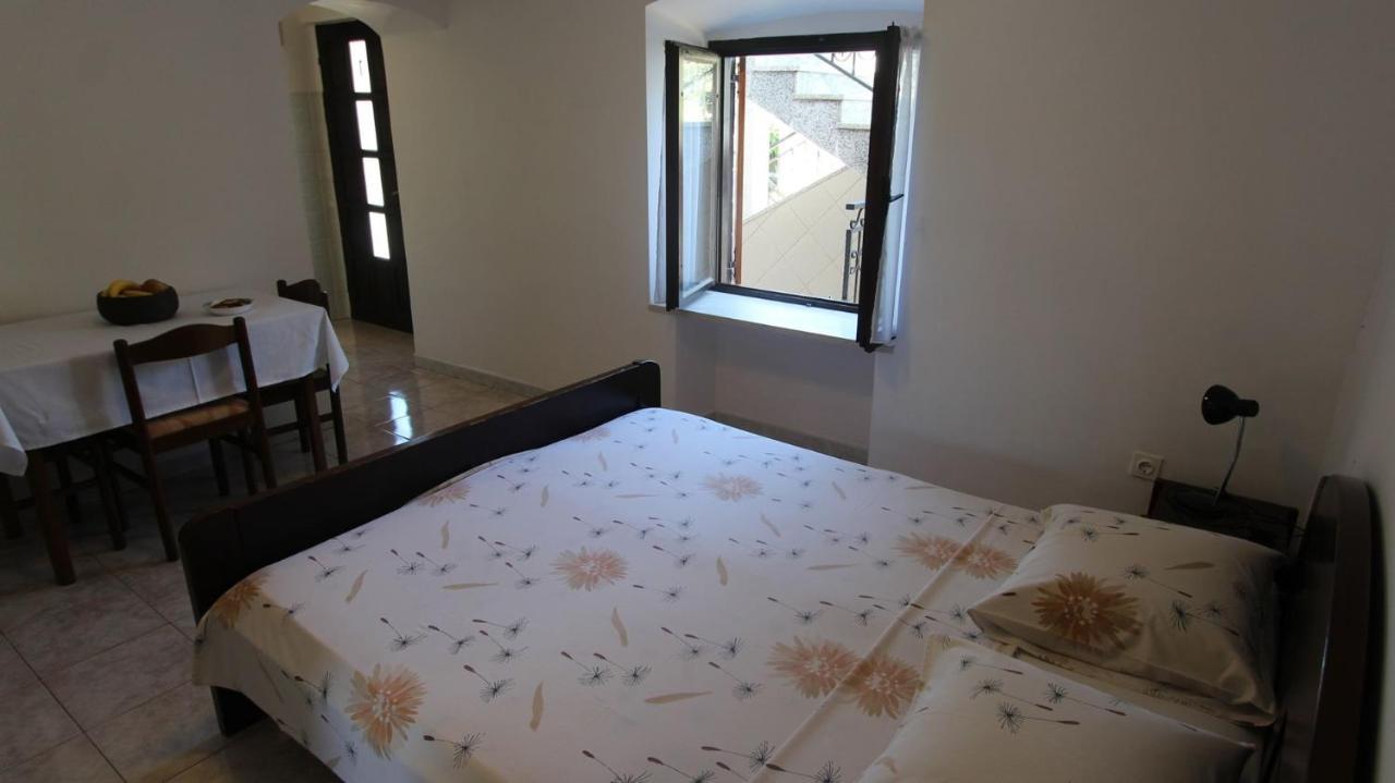 Apartments Eva Малинска Экстерьер фото