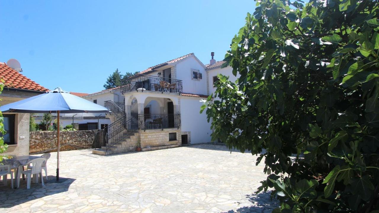 Apartments Eva Малинска Экстерьер фото