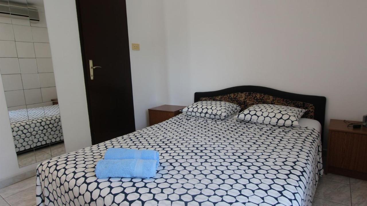 Apartments Eva Малинска Экстерьер фото